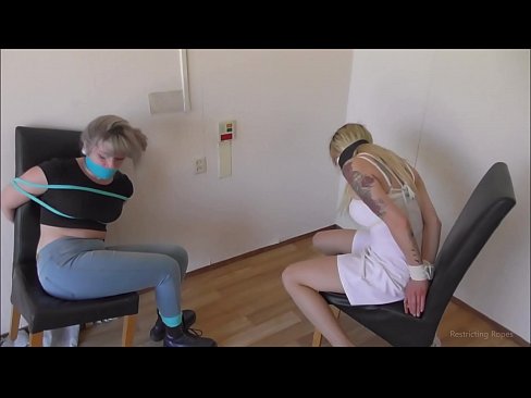 ❤️ Toksomaniulo / ligita kaj buŝoŝtopita / junulino en mizero ❤❌ Faka video  ĉe ni ❌️